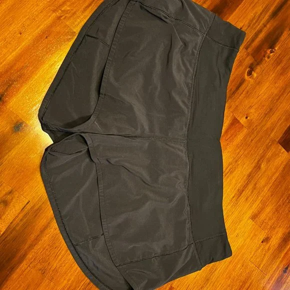 Lululemon Speed Up Low-Rise Lined Shorts in Black - Picture 5 of 8